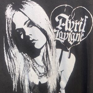 Avril Lavigne 2022 Tour Graphic Tee 🖤
